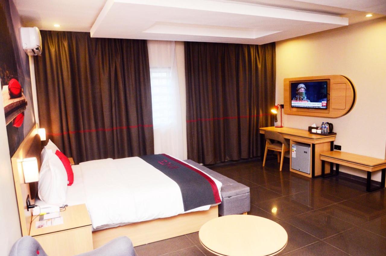 Ivy Hotel Emerald Ikeja Buitenkant foto