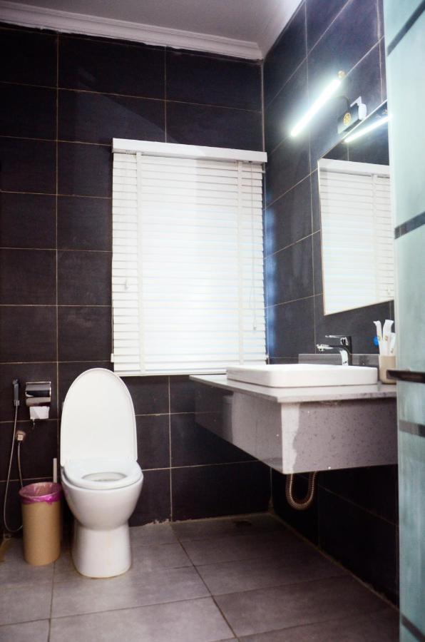 Ivy Hotel Emerald Ikeja Buitenkant foto
