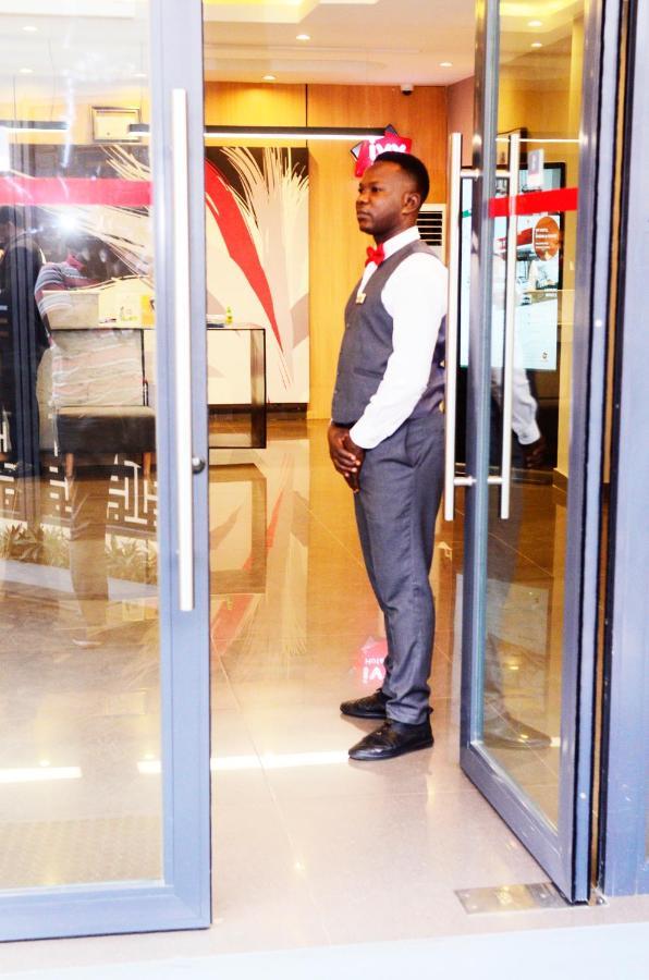 Ivy Hotel Emerald Ikeja Buitenkant foto