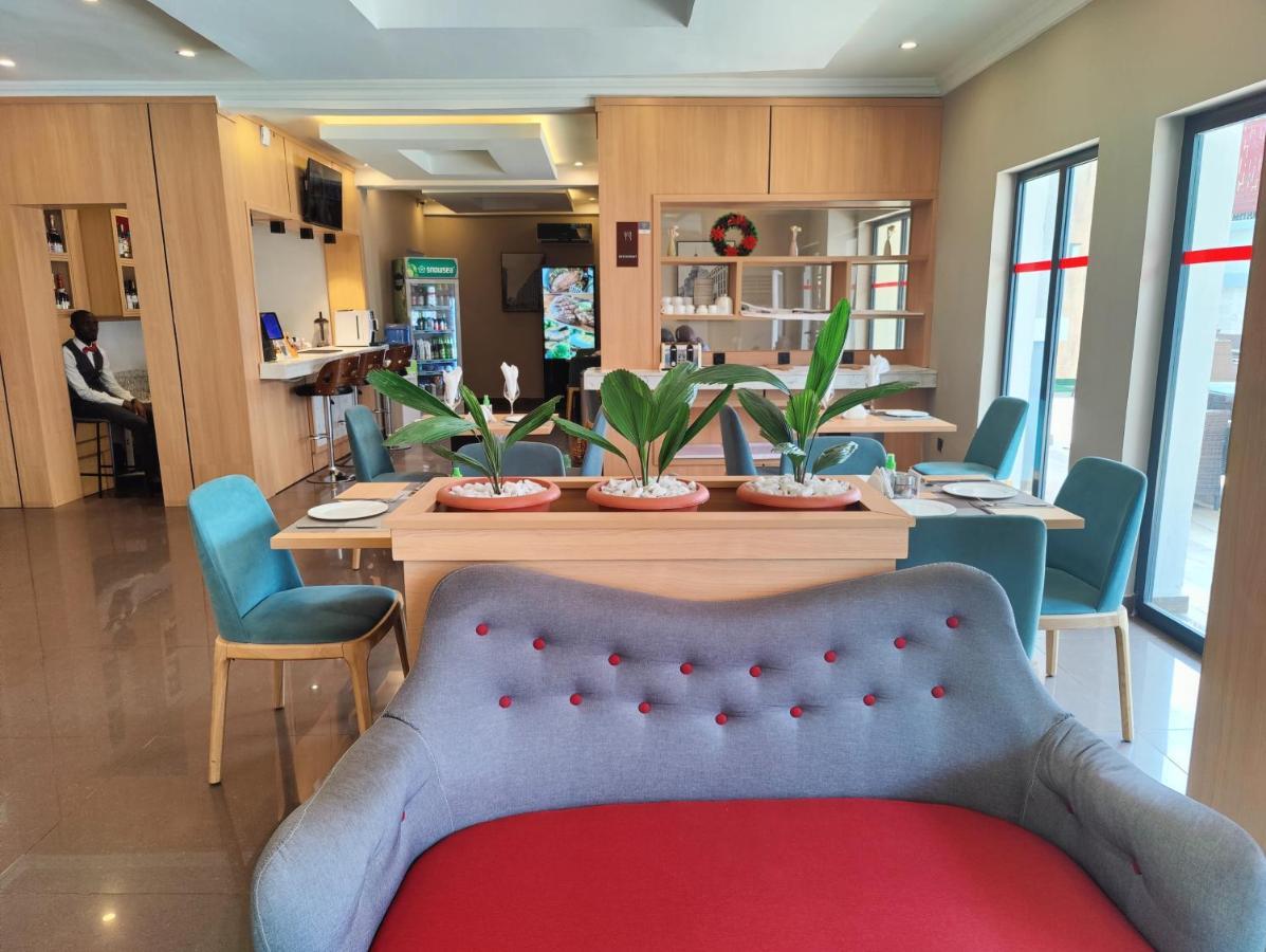 Ivy Hotel Emerald Ikeja Buitenkant foto