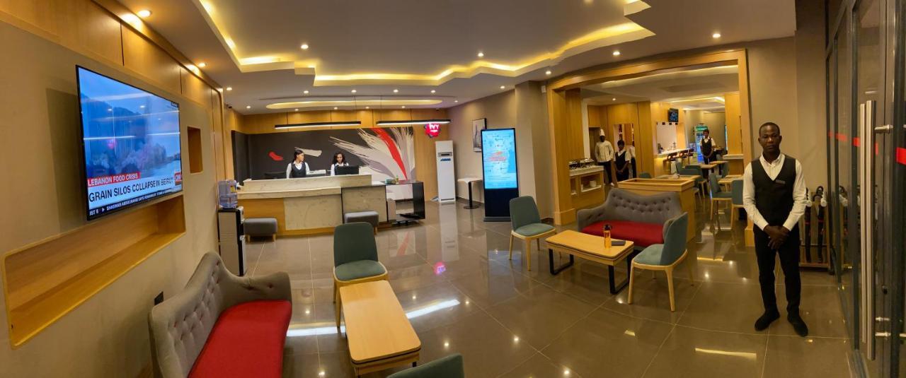 Ivy Hotel Emerald Ikeja Buitenkant foto