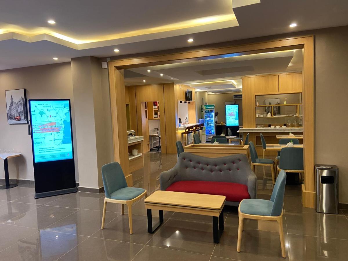 Ivy Hotel Emerald Ikeja Buitenkant foto